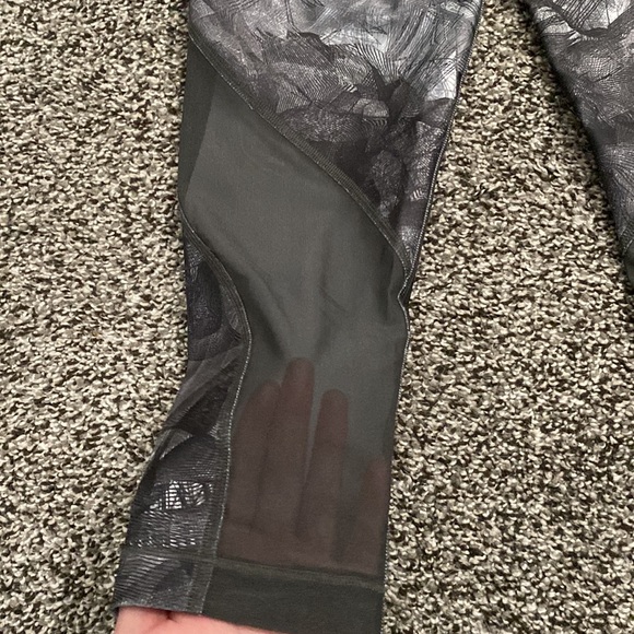 Under Amour Gray Patterned Capri - Picture 7 of 9